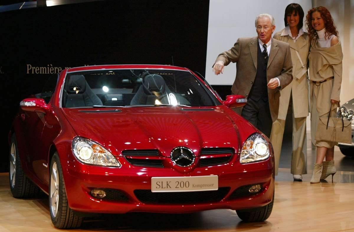Der Mercedes-Benz SLK der zweiten Generation (R171) wurde 2004 auf der Internationalen Motor Show in Genua von Jürgen Hubbert präsentiert.