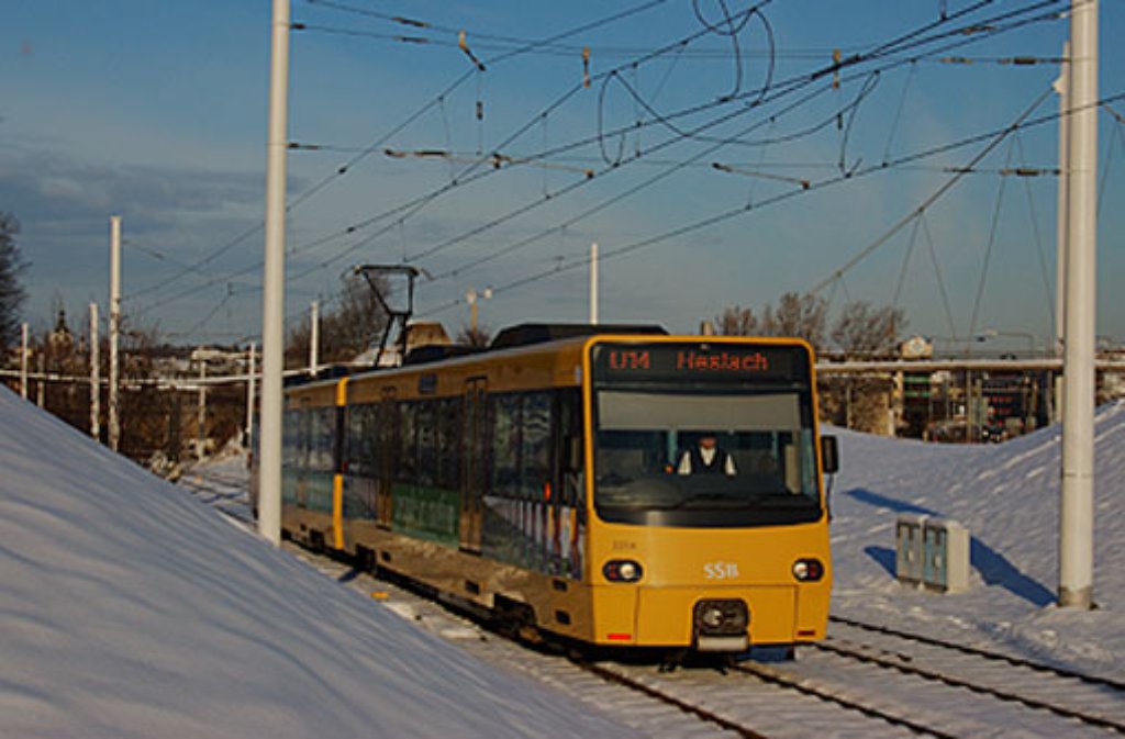 Die Straßenbahn hat nicht nur ihr Äußeres stark verändert, auch die technische Ausstattung der heutigen Stadtbahnen - hier ein Wagen der Baureihe DT8 - ist auf dem Stand der Zeit.