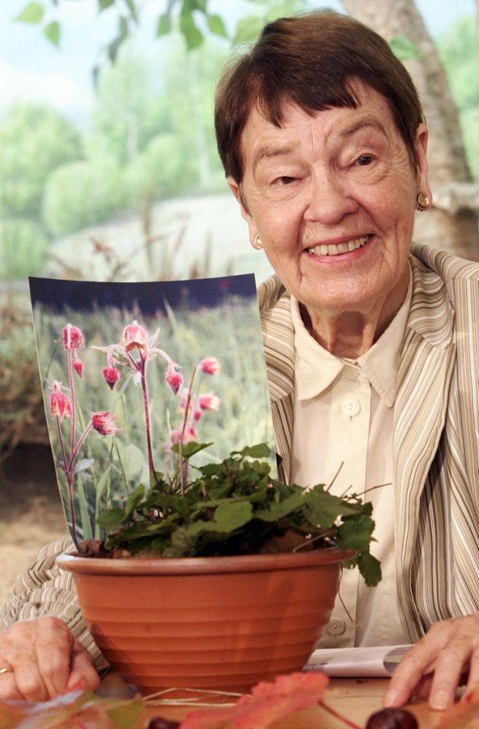 Lebenslang warb sie für den Schutz heimischer Pflanzen, kürte seit 1980 die „Blume des Jahres“ und ging mit Wissenschaftlern auf Reisen.