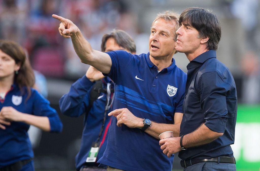 Guck mal, was da drüben lost ist, Jogi! Klinsmann trifft als US-Trainer auf seinen alten Sommermärchen-Kumpel Löw.