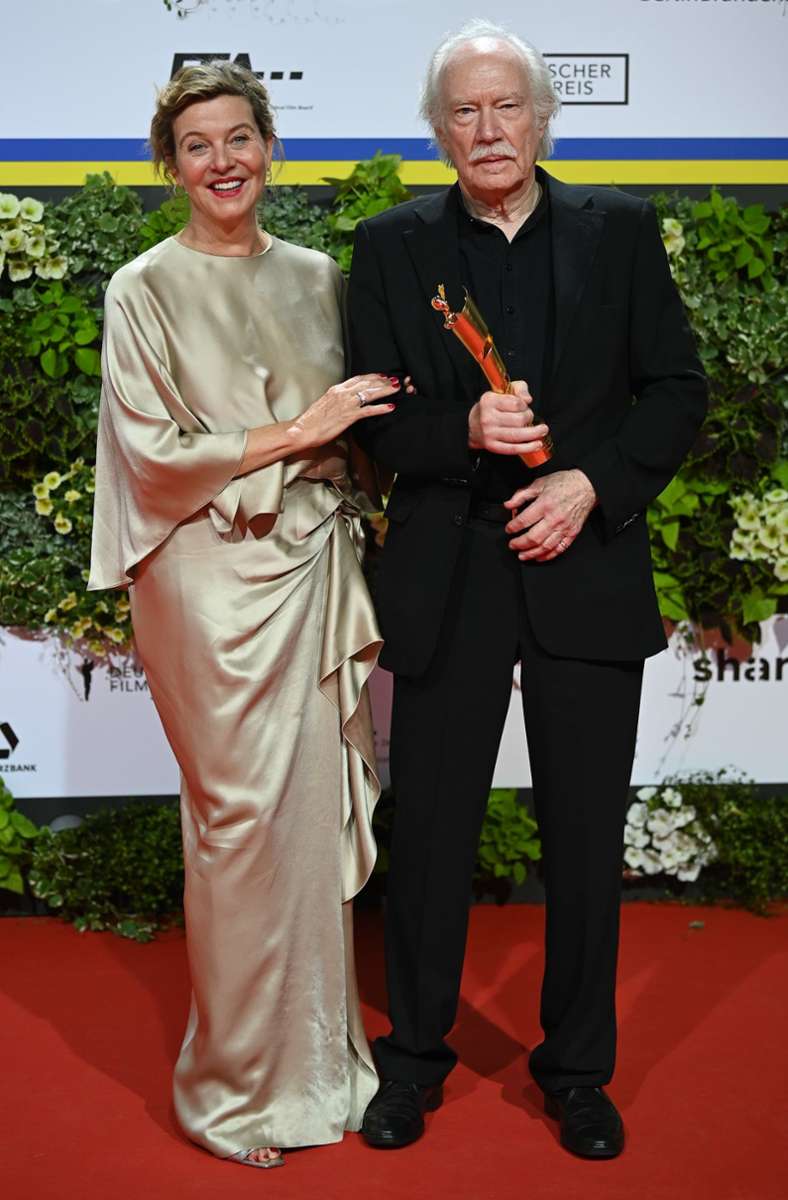 Jürgen Jürges freut sich mit Schauspielerin Margarita Broich über die Lola in der Kategorie „Ehrenpreis“.