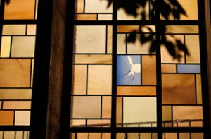 Unbekannter wirft Stein durch Fenster von Synagoge