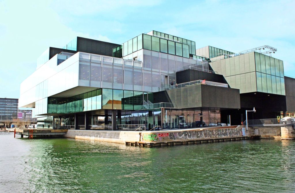 Das Dänische Architekturzentrum ist in einem markanten Bau namens Blox untergebracht. Zur Ausstellung gehört eine Installation von Olafur Eliasson.