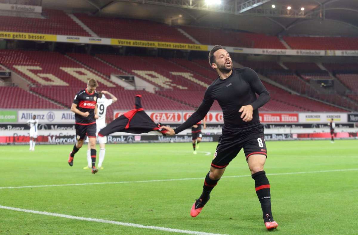 Statement im Spitzenspiel: Der VfB Stuttgart feierte im ersten Heimspiel nach dem Lockdown einen ganz wichtigen Sieg gegen den HSV. Nach 0:2-Rückstand zur Pause schien die Messe bereits gelesen. Doch die Schwaben fighteten sich zurück – und wie! Wataru Endo stellte den Anschluss her, Nicolas Gonzalez egalisierte vom Punkt – und in der Nachspielzeit gelang dem VfB durch Gonzalo Castro der Siegtreffer (90.+3): Welch Energieleistung.