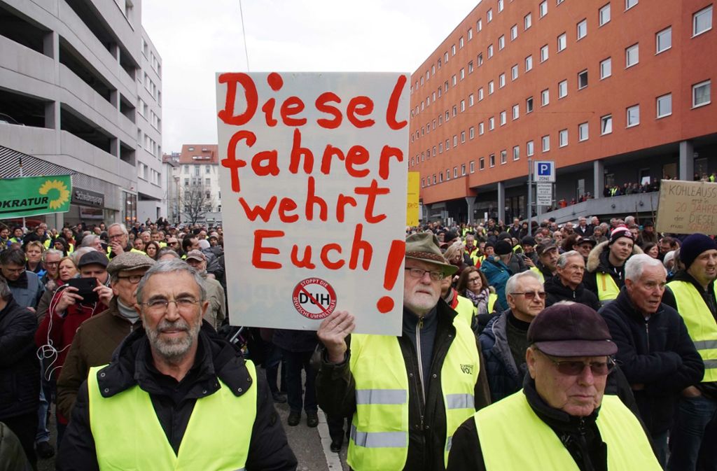Zum vierten Mal gingen die Gegner des Diesel-Fahrverbots in Stuttgart auf die Straße.