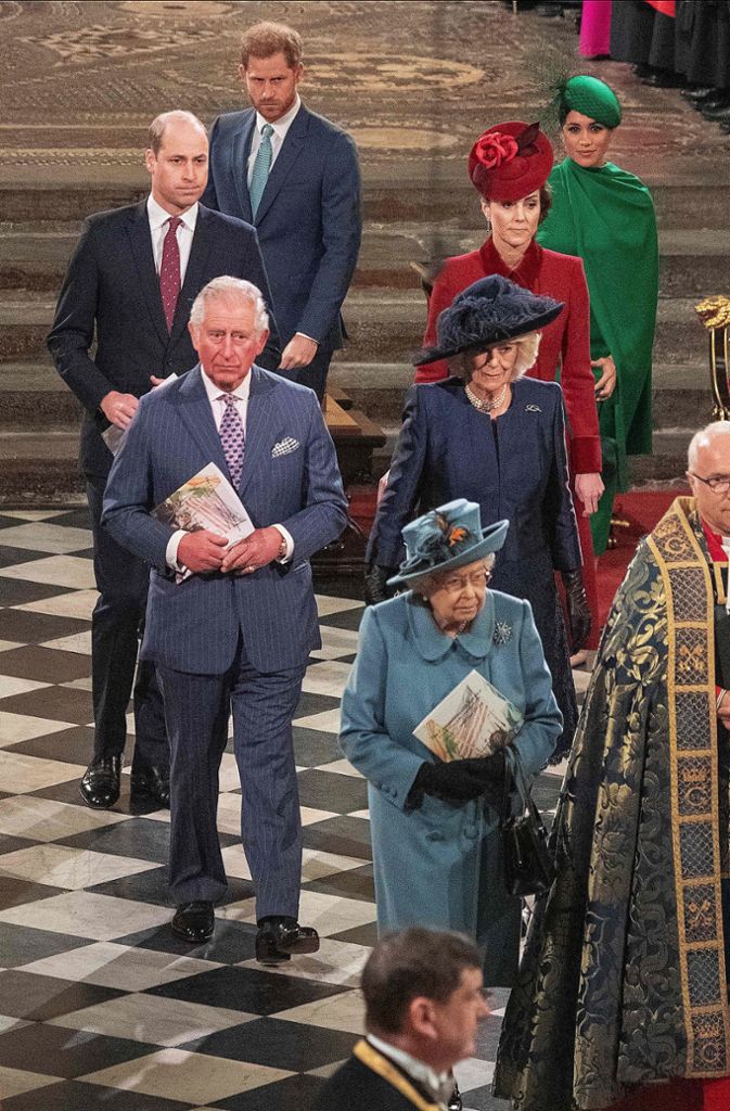 Nur Prinz Charles und Herzogin Camilla gingen gemeinsam mit der Monarchin in die Kirche.