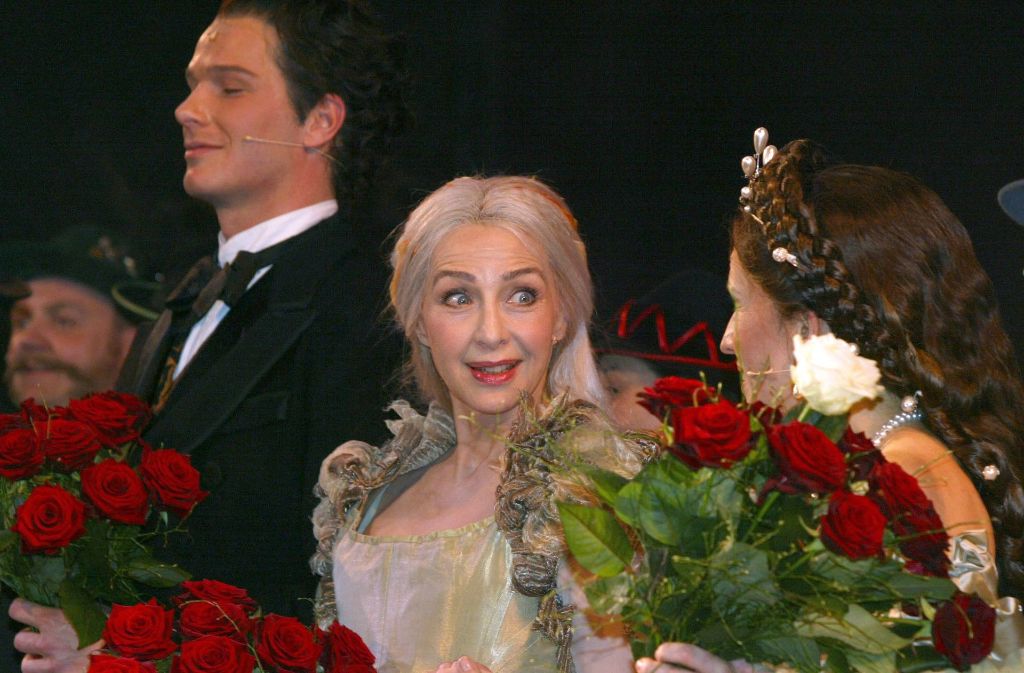 2005 im Festspielhaus in Neuschwanstein zeigte Kaufmann mit Sisi-Darstellerin Jeanette Chvatal (r.) und Ludwig-Darsteller Jan Ammann (l.) die Welturaufführung des Musicals „Ludwig 2“ auf der Bühne.