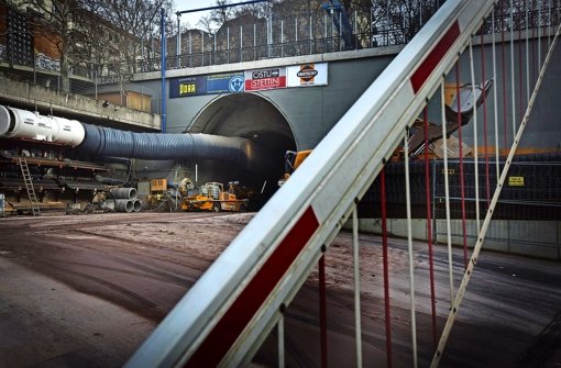 Der Abraum von der Baustelle am Wagenburgtunnel soll von Anfang Juli an mit einem Förderband abtransportiert werden. Foto: Achim Zweygarth