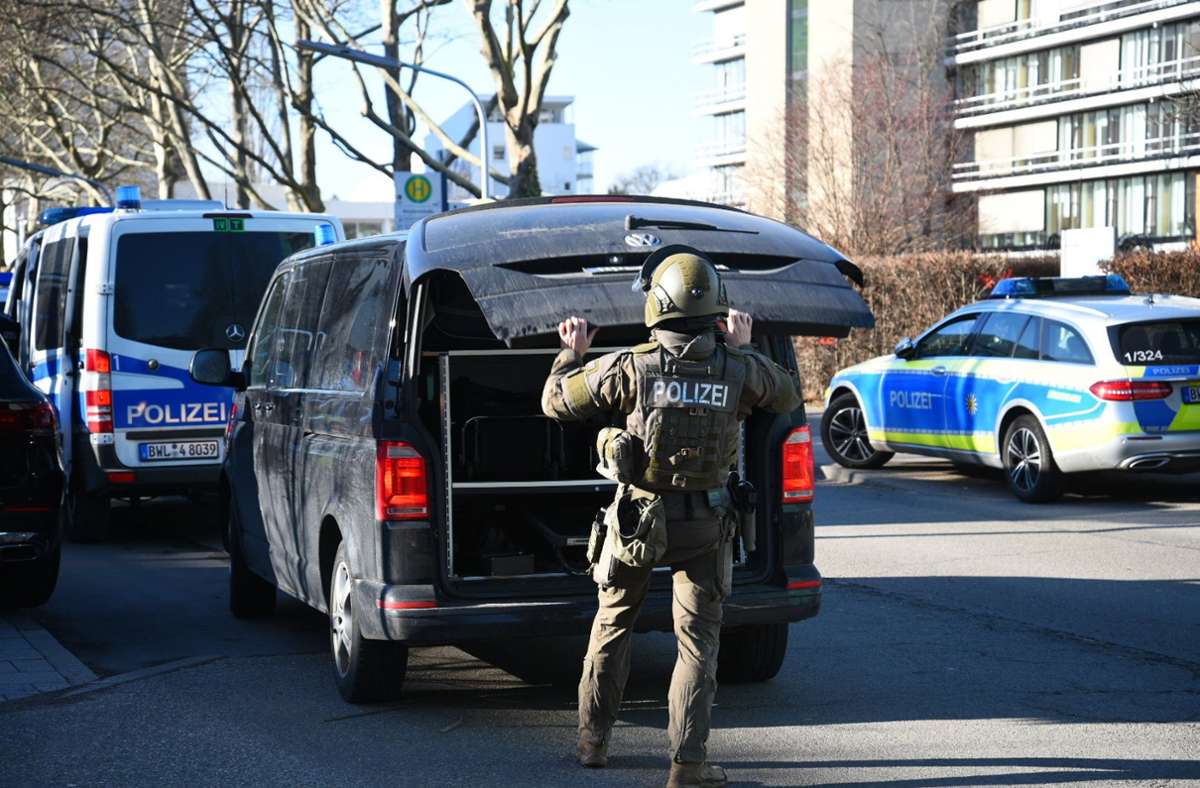 Die Polizei rückte am Montag zu einem Amoklauf in Heidelberg auf dem Unigelände aus.