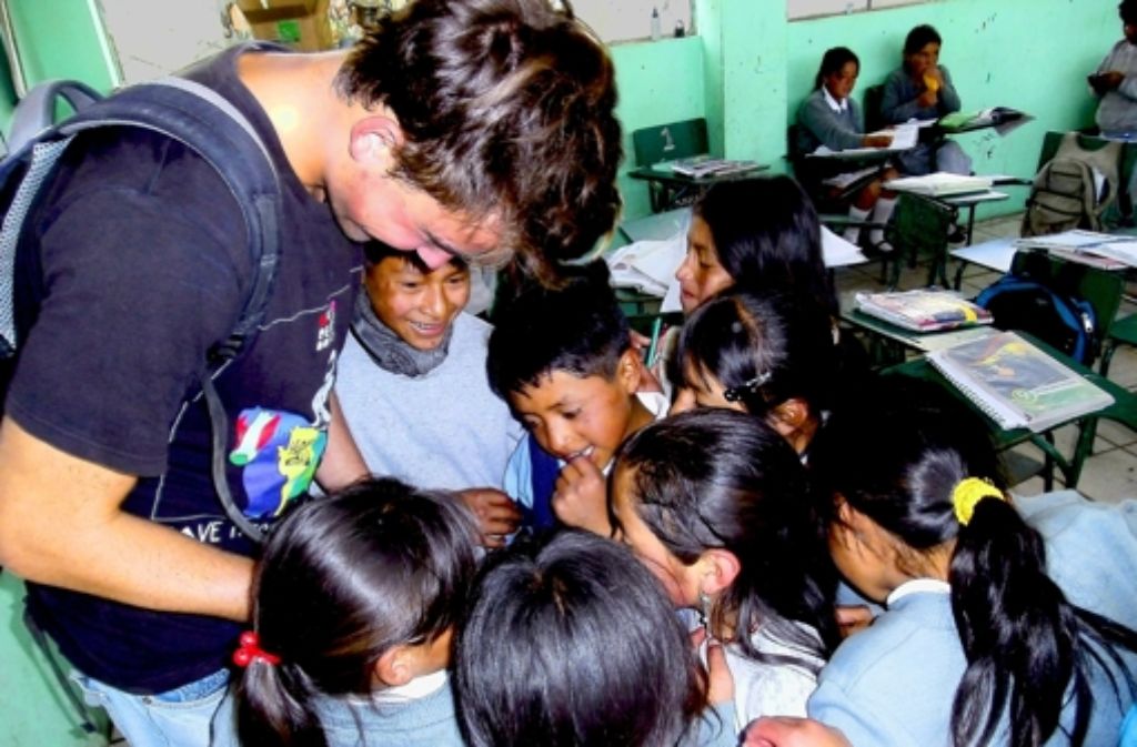 Zu den typischen Aufträgen für Freiwillige im Ausland gehört der Unterricht an kleinen Dorfschulen – wie hier in Ecuador. Foto: Privat