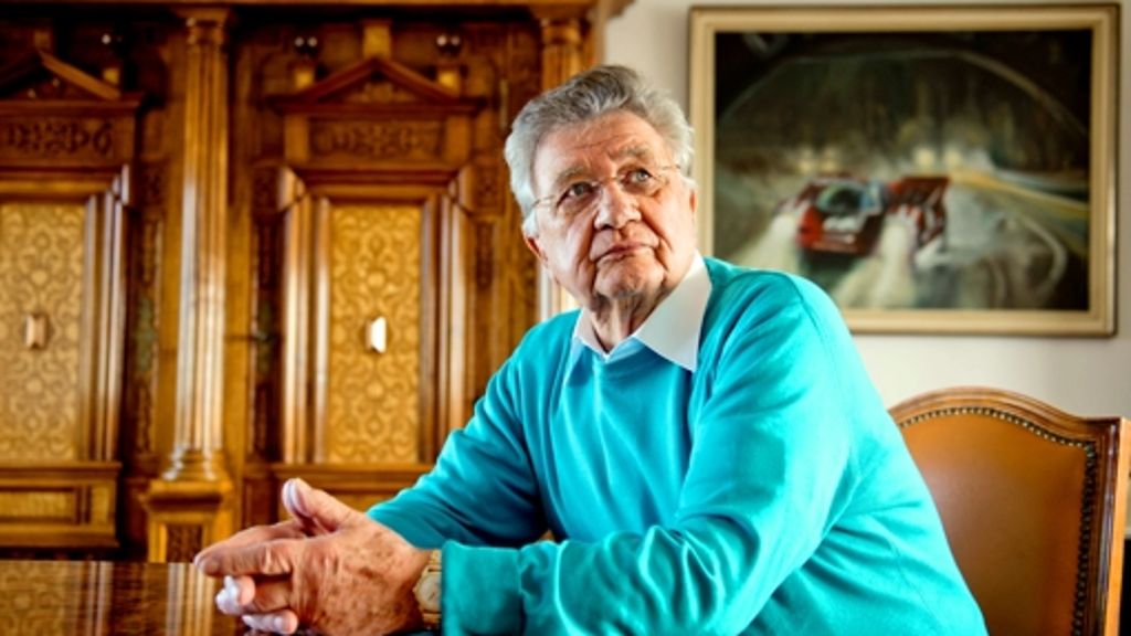  Er überlebte haarsträubende Unfälle und gewann legendäre Autorennen: Hans Herrmann, der Schwabenpfeil. Teil 11 der Serie „Blick zurück“. 
