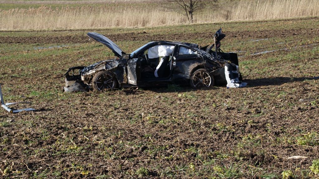 Sportwagen-Unfall in Holzgerlingen: 28-Jährige stirbt zwei Tage nach schwerem Unfall