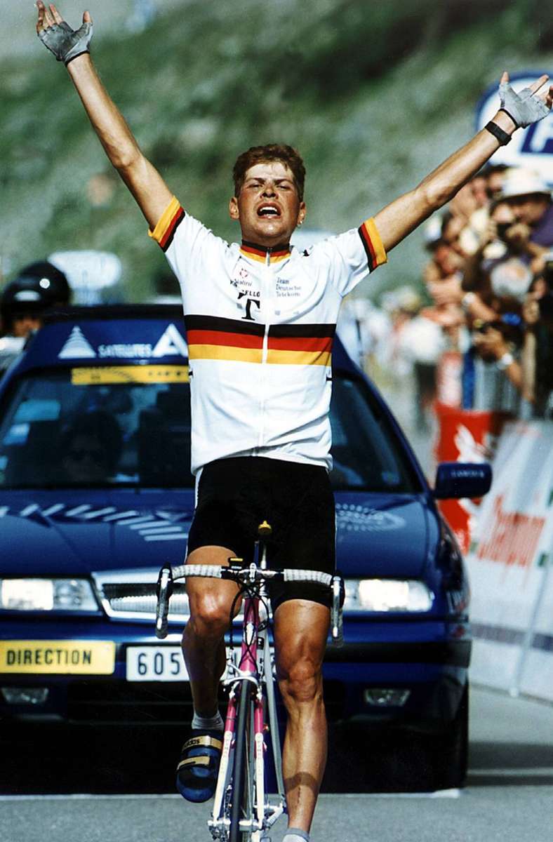 Ein Moment für die Sport-Geschichte: am 15. Juli 1997 übernimmt Jan Ullrich durch seinen Etappensieg das Gelbe Trikot – am Ende gewinnt er als erster Deutscher die Tour de France.