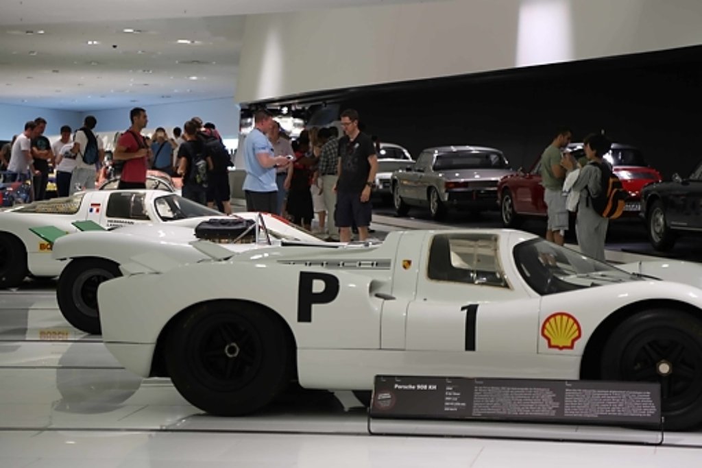 Das 24 Stunden Rennen von Le Mans live im Porsche Museum miterleben