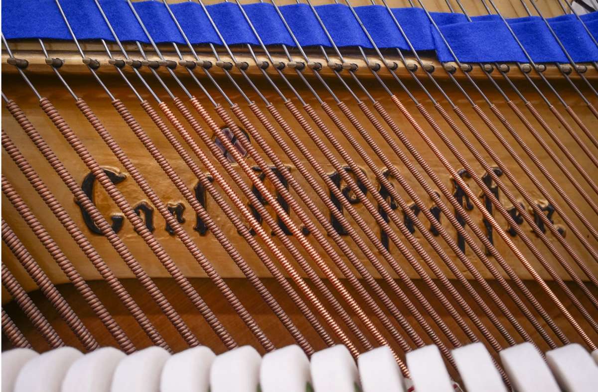 In der Klavierfabrik Carl A. Pfeiffer in Leonberg werden sowohl neue Klaviere gebaut, als auch neue und gebrauchte Pianos verkauft.