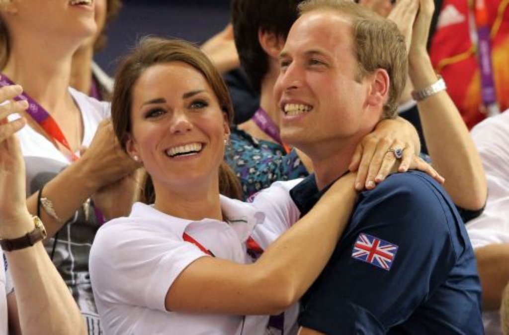 Sie sind Dauergäste auf den Olympia-Rängen: Hier freuen sich Herzogin Catherine und Prinz William über das britische Gold beim Bahnradfahren.