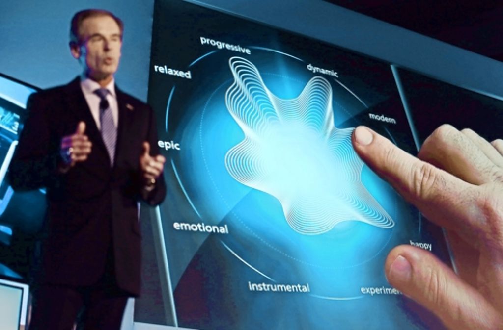 Bosch-Chef Volkmar Denner hat in Las Vegas unter anderem einen berührungsempfindlichen Bildschirm präsentiert, der dem Nutzer Rückmeldung gibt.
