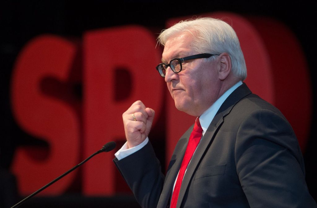 Seine eigene Partei wählt ihn nach der verlorenen Bundestagswahl 2009 zum Vorsitzenden der SPD-Bundestagsfraktion. 2013 löst ihn der amtierende Fraktionsvorsitzende Thomas Oppermann ab.