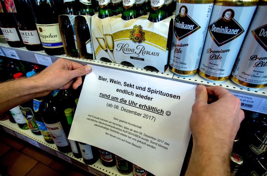 Ebenfalls ein Thema im Dezmber 2017 in Stuttgart war die Aufhebung des Alkoholverkaufsverbot ab 22 Uhr. Die Politik hat beschlossen, dass nach sieben Jahren in Baden-Württemberg nachts wieder Alkohol uneingeschränkt verkauft werden darf.