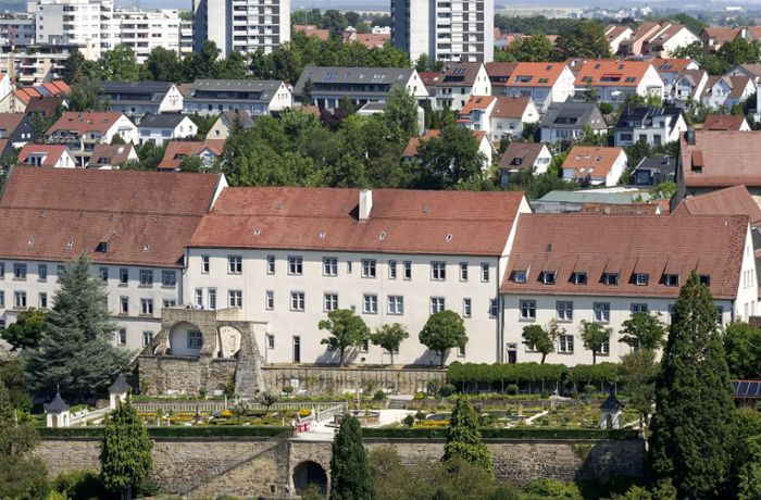 Rauch im Finanzamt: Mitarbeiter aus Schloss Leonberg evakuiert