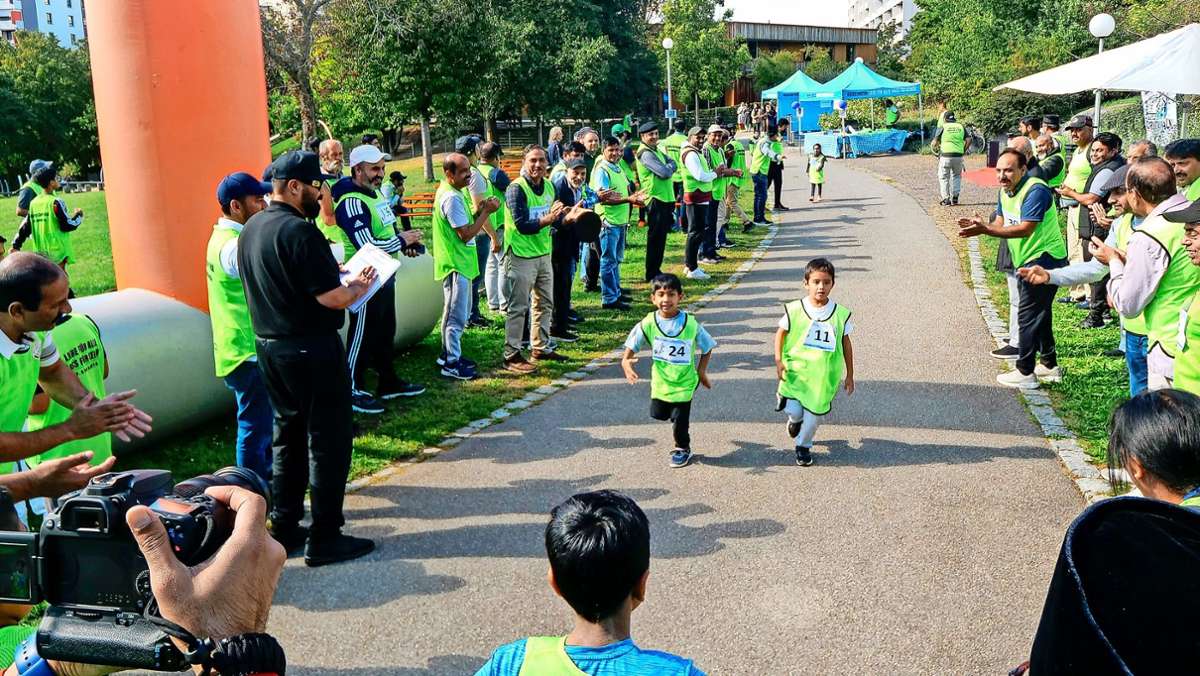 Ahmadyya Gemeinde sammelt bei Charity-Walk: Für einen guten Zweck weite Wege gehen