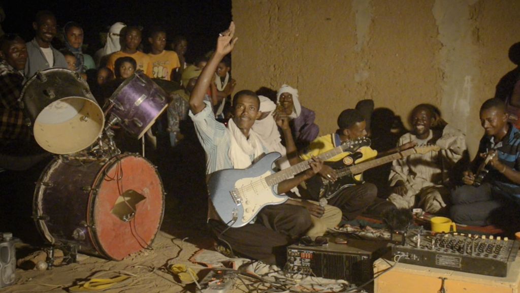 A Story of Sahel Sounds: Wenn die Tuareg mit der E-Gitarre ...