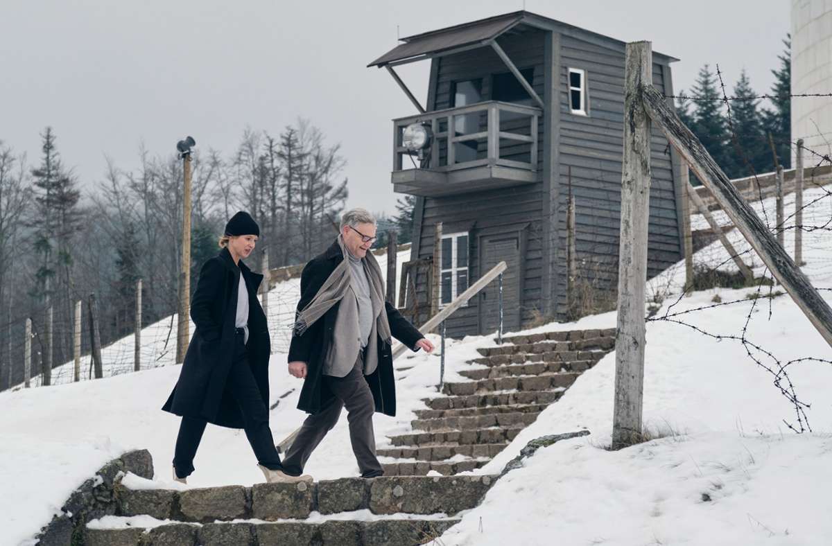 Stern (Lisa Bitter) führen die Ermittlungen in ein ehemaliges Konzentrationslager, wo sie auf Tipps von Jean Jacques Weisshaupt (Tobias Lenel) hofft.
