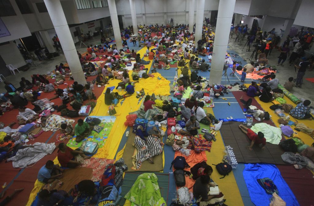 Zehntausende Menschen haben im Süden Thailands ihre Wohnungen verlassen und Schutz gesucht.