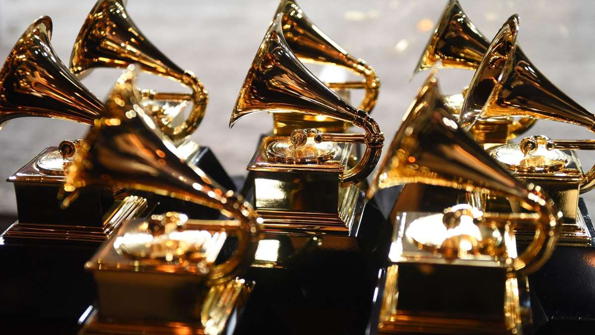  Wegen der rasanten Ausbreitung der Omikron-Variante des Coronavirus wird die diesjährige Grammy-Verleihung verschoben. Ein neues Datum für die Vergabe der begehrten US-Musikpreise wurde nicht genannt. 