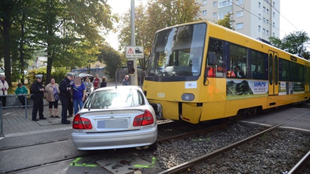 Stadtbahnunfall in Stuttgart-Giebel: Betrunkener Autofahrer fährt über Rot