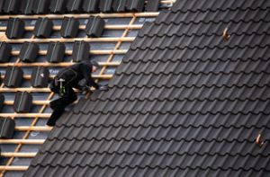 Annäherung übers Dach =  Arbeitsunfall