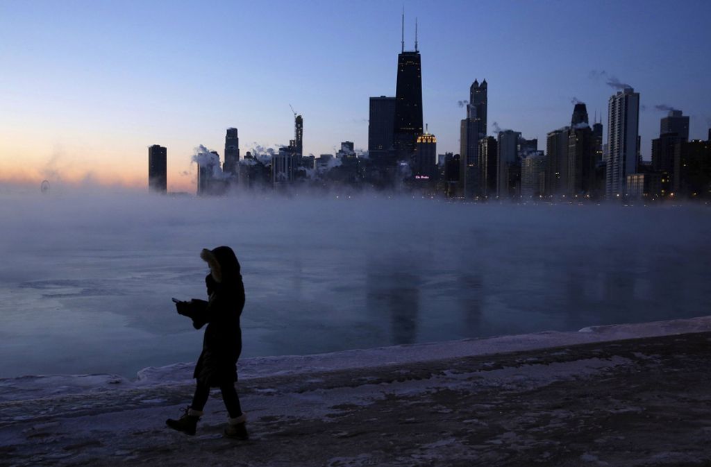 Arktische Kälte hat weite Teile der USA – darunter auch Chicago – heimgesucht und zu schweren Störungen des öffentlichen Lebens geführt.