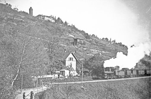 Eine Dampflokomotive am Haltepunkt Heslach, der mit Eröffnung der Gäubahn 1879 in Betrieb ging Foto: Wikipedia/Photo Schaller, Stuttgart