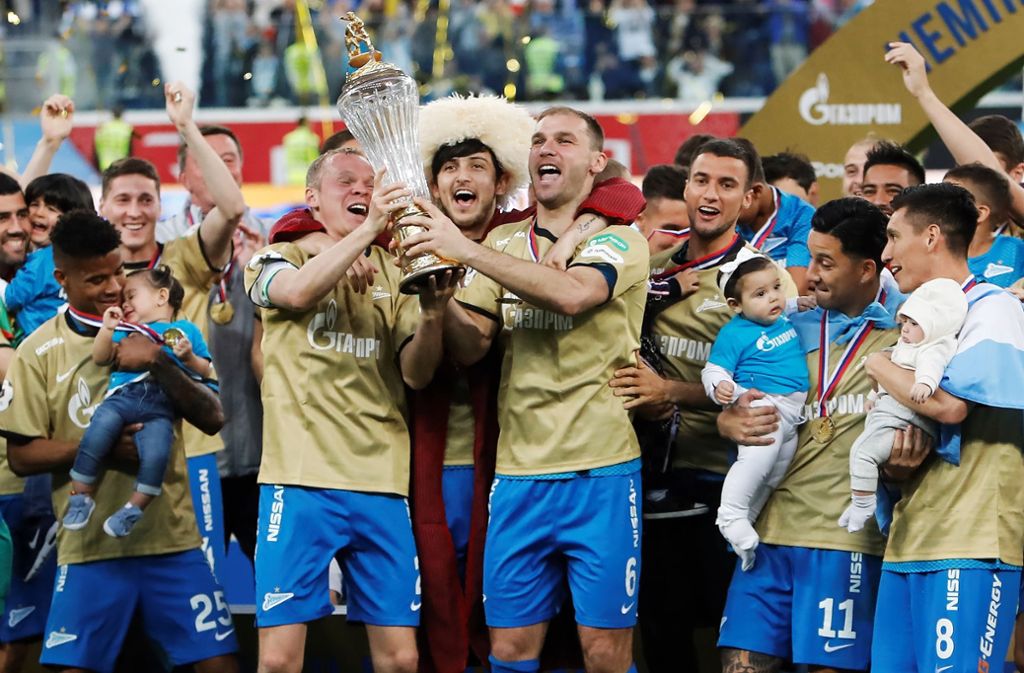 Bereits am viertletzten Spieltag der russischen Premier Liga feierte Anfang Mai Zenit St. Petersburg seinen fünften Meistertitel. Titelverteidiger Lokomotive Moskau liegt vor dem letzten Spieltag nur auf Rang drei, punktgleich mit FK Krasnodar.
