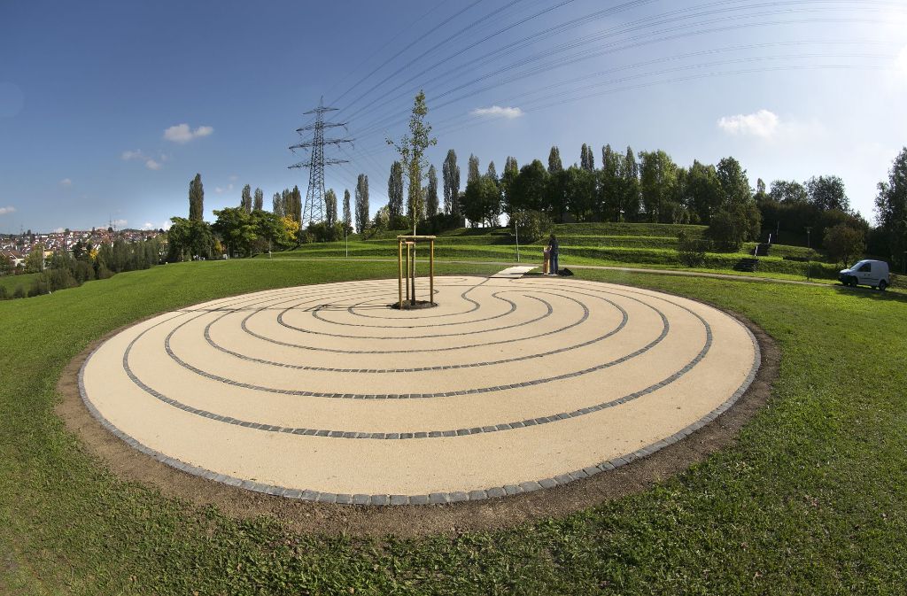 Ein Spaziergang durch das Labyrinth soll entspannend und erbaulich wirken. Foto: Horst Rudel
