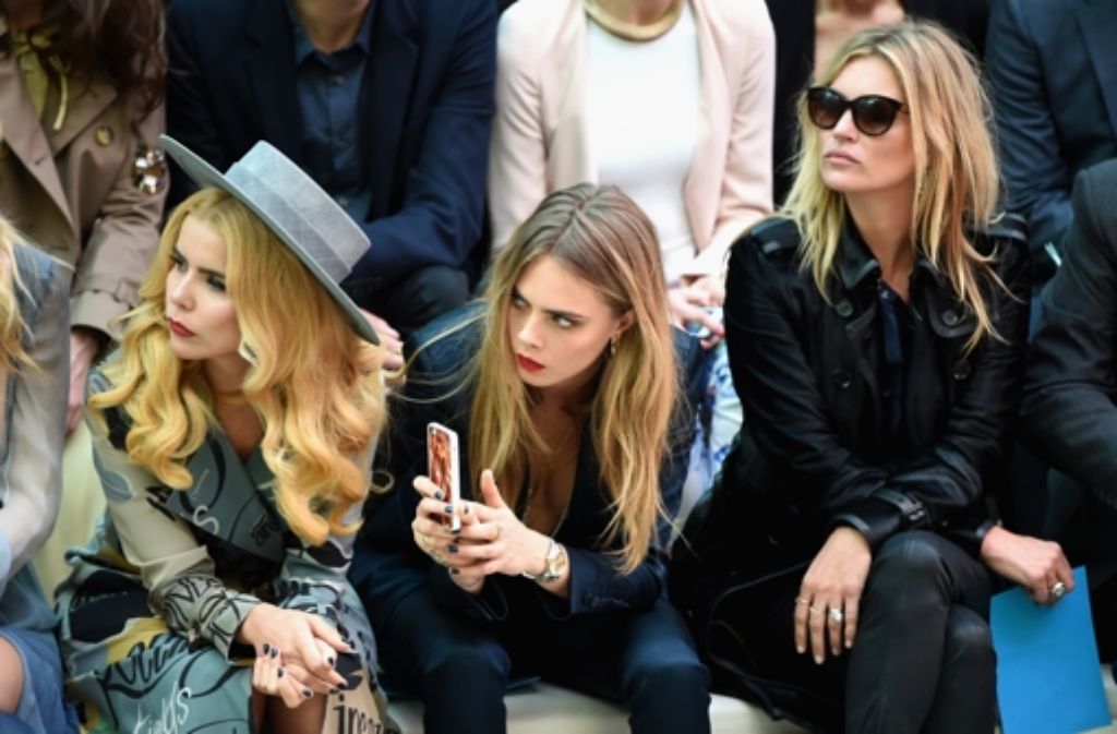 Promis auf der Fashion Week in London: Paloma Faith, Cara Delevingne und Kate Moss (von links) bei Burberry Prorsum