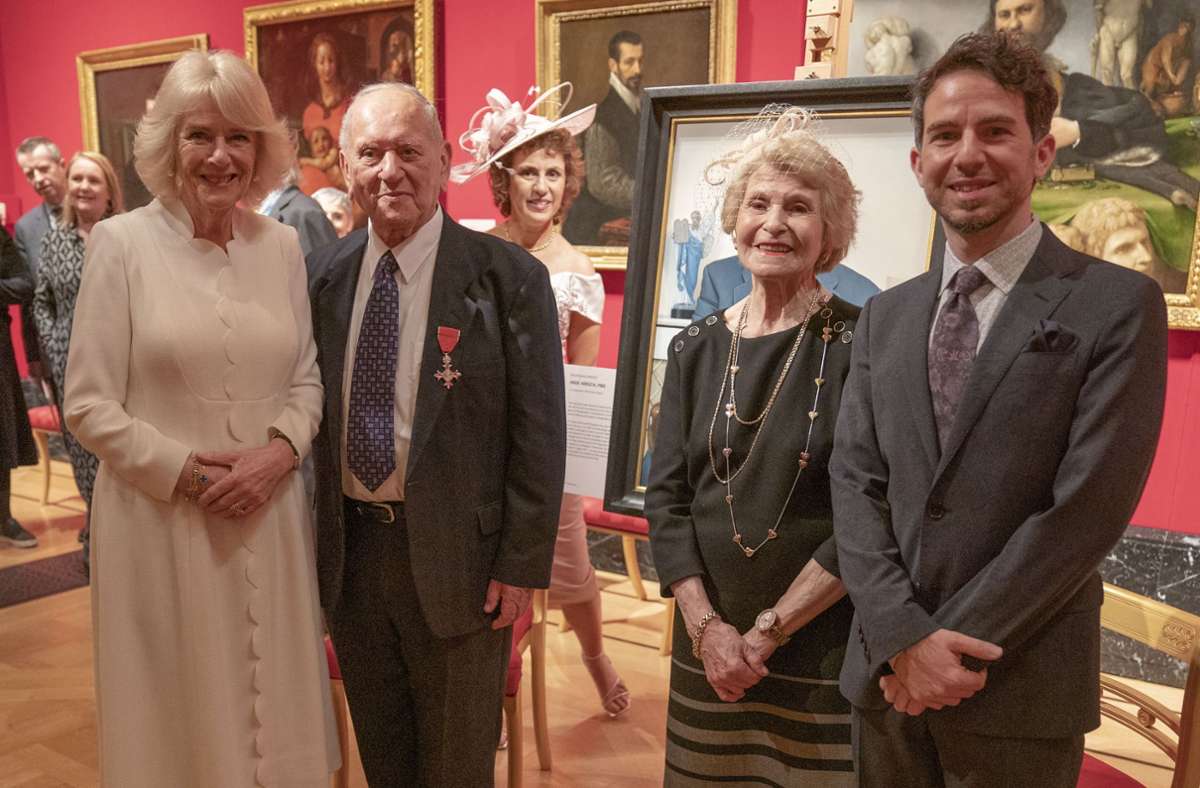 Bei der Präsentation der Porträts war auch Camilla, Duchess of Cornwall (links) vor Ort.