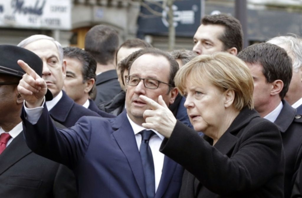 Gemeinsam mit Frankreichs Präsident François Hollande liefen Staats- und Regierungschefs aus 50 Ländern mit, darunter auch Bundesklanzlerin Angela Merkel.