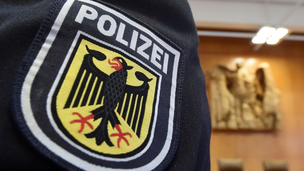 Rosenheim: Ermittlungen gegen Bundespolizisten wegen Hitlergrußes