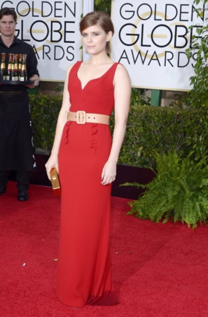 Noch eine Vertreterin der roten Welle: Kate Mara trägt Miu Miu - uns hätte das Kleid ohne den Gürtel besser gefallen.