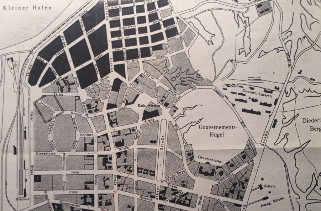 Der Stadtplan von Tsingtau auf einem Reiseführer von 1904