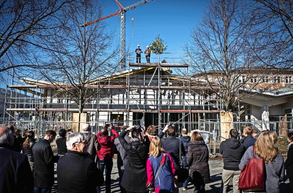Richtfest: die neue Mensa der Uni Hohenheim nimmt Konturen an. Foto: Lichtgut/Achim Zweygarth