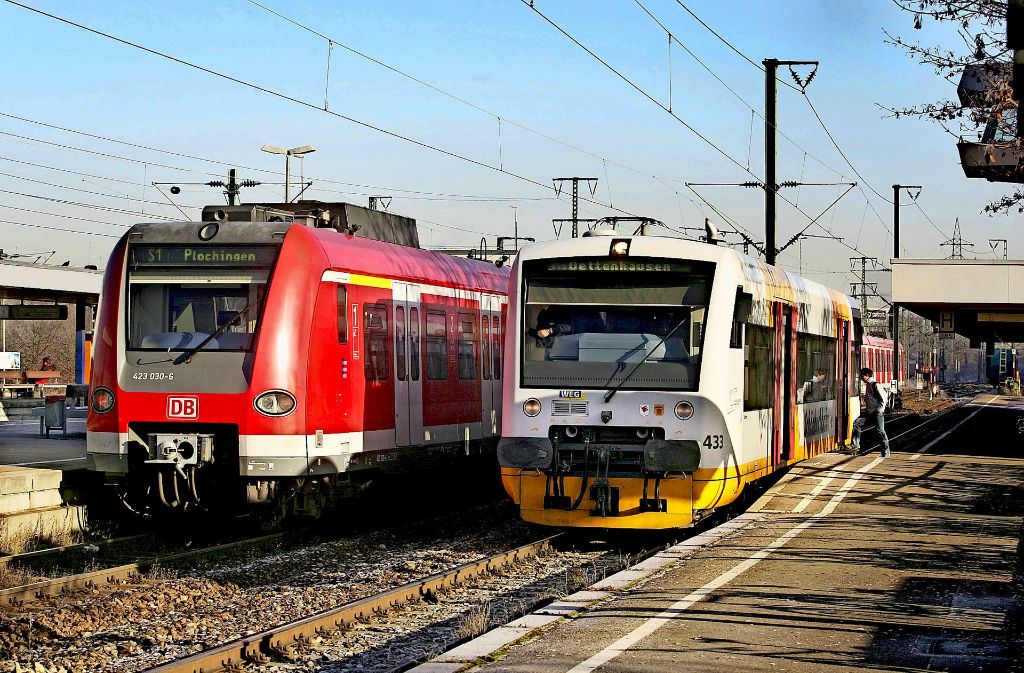 Viel Betrieb auf den Gleisen:  Am Bahnhof Böblingen wartet die Schönbuchbahn. Foto: factum