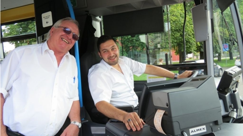  Werner Rudischer aus Plieningen ist seit 36 Jahren Busfahrer. Als Lehrfahrer bei der SSB hilft der 63-Jährige jungen Kollegen beim Einstieg in den Beruf. Aus der Ruhe bringt ihn schon lange nichts mehr. In seinem Berufsleben hat er bereits viel erlebt. 