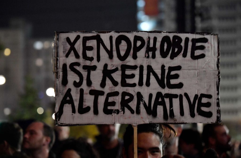 Auf Transparenten standen Sprüche wie „Xenophobie ist keine Alternative“.