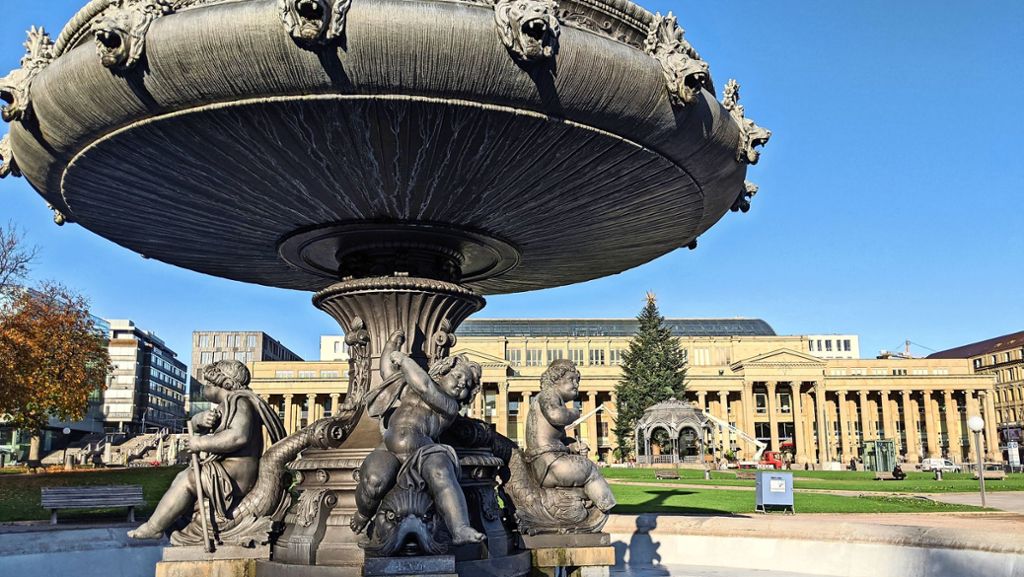 Springbrunnen am Schlossplatz in Stuttgart: Wasserspiele bis weit in den November hinein