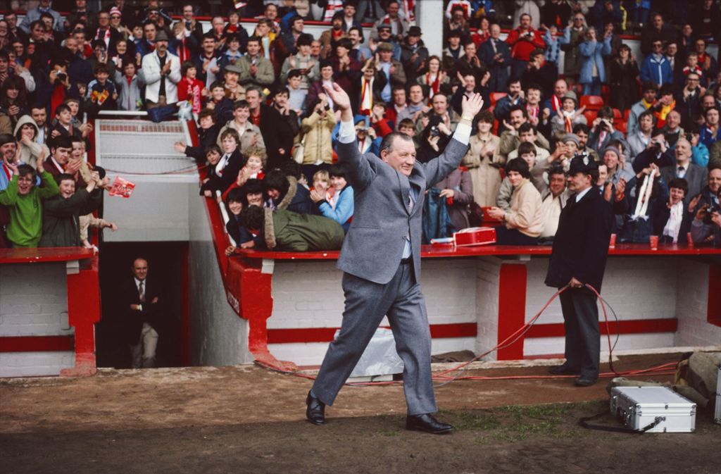 Platz sechs: Ein Mann, ein Titelgarant. Trainer Bob Paisley führt den FC Liverpool 1977, 1978 und 1981 zum Triumph im Europapokal der Landemeister und sorgt so für die international größte Ära des Traditionsclubs von der Merseyside. Als der legendäre Bill Shankly im Dezember 1959 Trainer bei den Reds wurde, machte er Paisley schon zu seinem Co-Trainer und seiner rechten Hand. 1974 dann erklärte Shankly seinen Rücktritt, Paisley übernahm – und führte die Reds international auf ein neues Level.