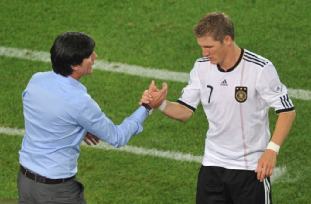Bei der Weltmeisterschaft in Südafrika (2010) steht Schweinsteiger in allen sieben Partien des deutschen Teams auf dem Feld.