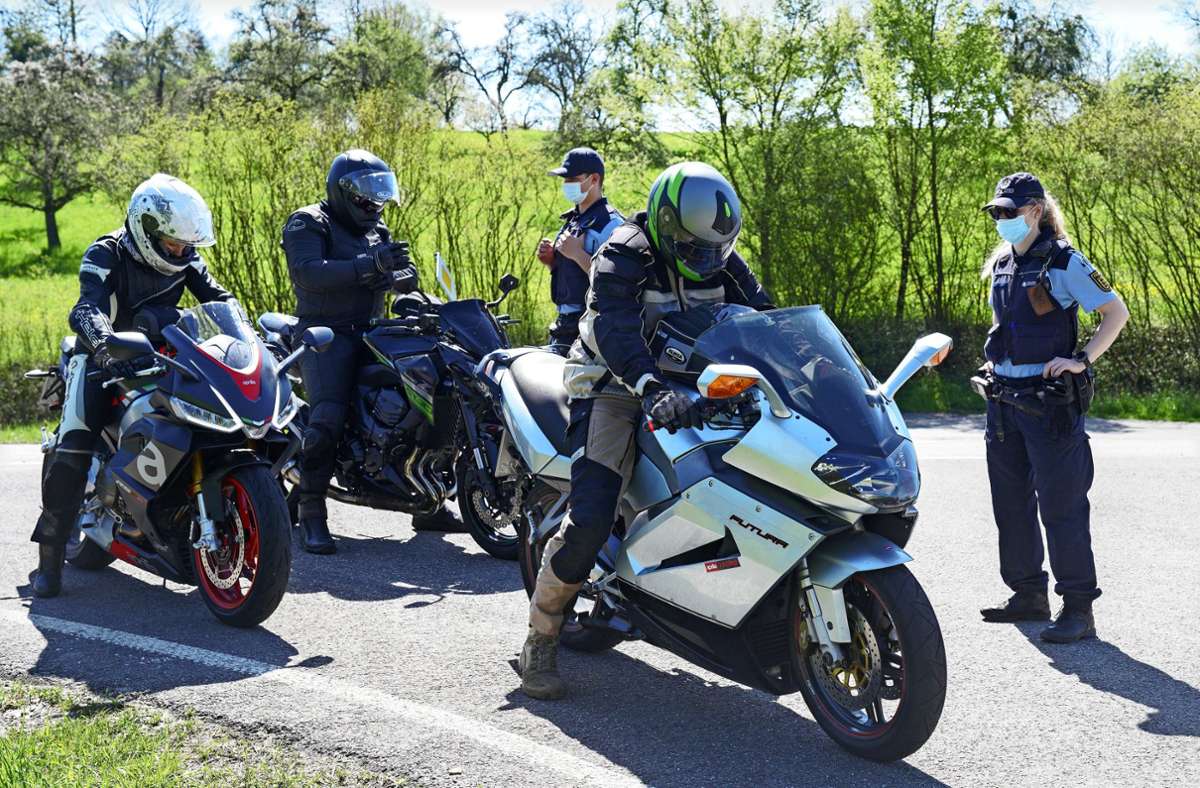 Im Landkreis waren insgesamt rund 100 Polizeibeamte im Einsatz, um Motorräder zu kontrollieren.