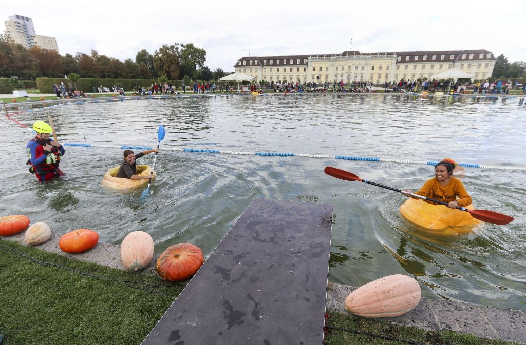 Wassersport vor hübscher Kulisse: das Residenzschloss in Ludwigsburg.